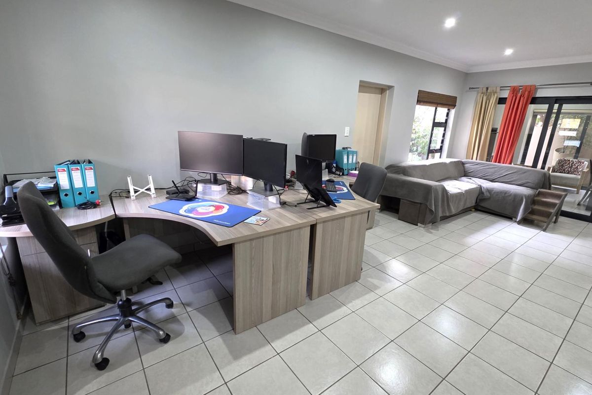 3 Bedroom House in Symphony Park To Rent - Photo 2