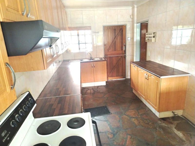 A Rare Find in South Crest! - Photo 8