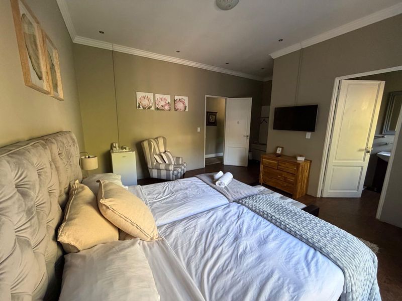 GUESTHOUSE / LUXURY RESIDENCE FOR SALE | EROS PARK, WINDHOEK Price: N$16,600,000 Excl. - Photo 6