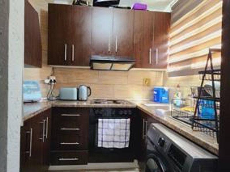 Ground floor PLUS private garden - Photo 6