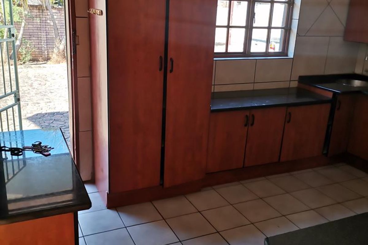 HOUSE AVAILABLE IN PRETORIA NORTH : 1 MAY 2026 - Photo 2