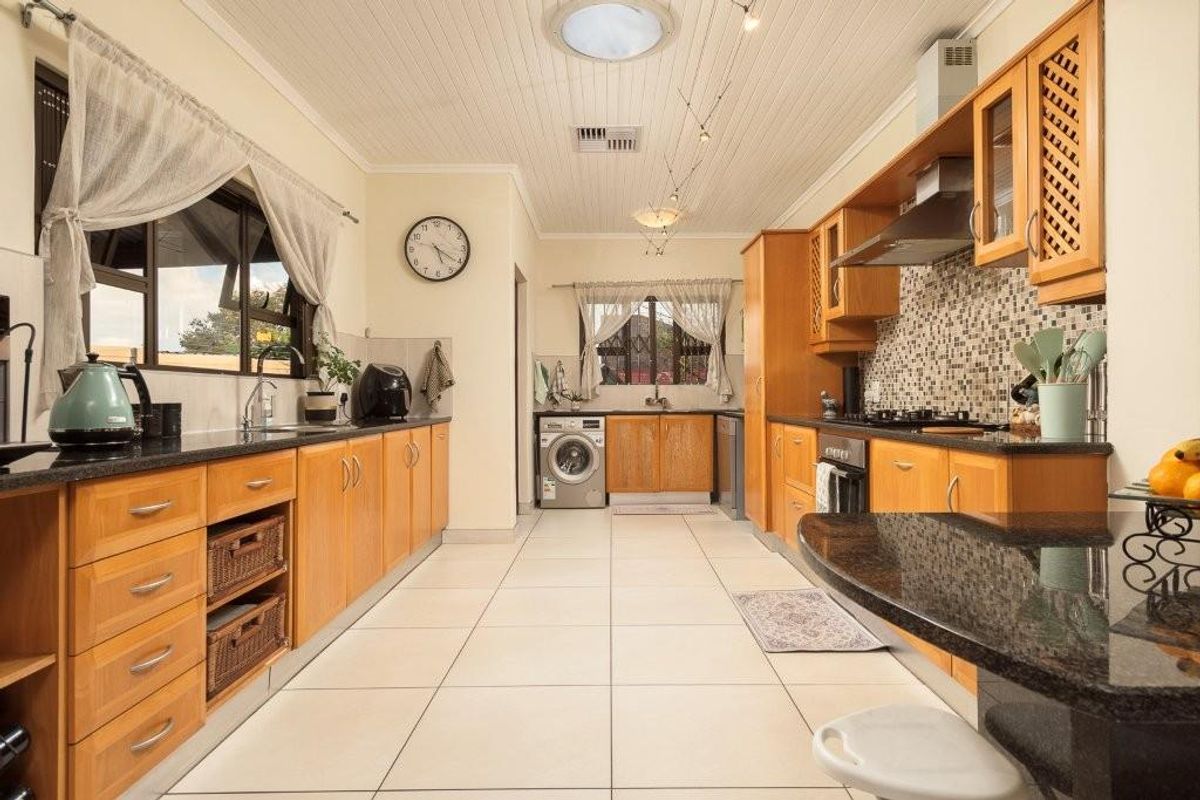 DESIGNED FOR MODERN FAMILIES, BUILT FOR LASTING MEMORIES - GLENVISTA - Photo 3