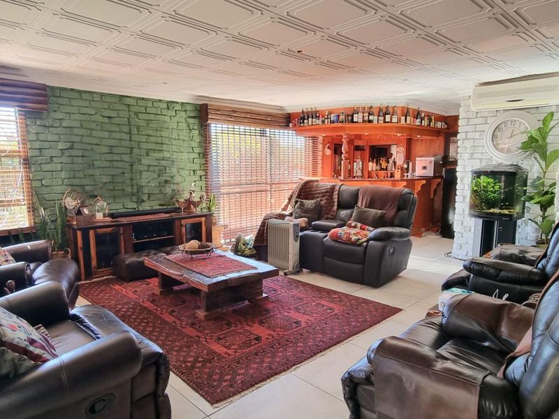 PICTURE PERFECT VERSATILE ACCOMMODATION - Photo 8