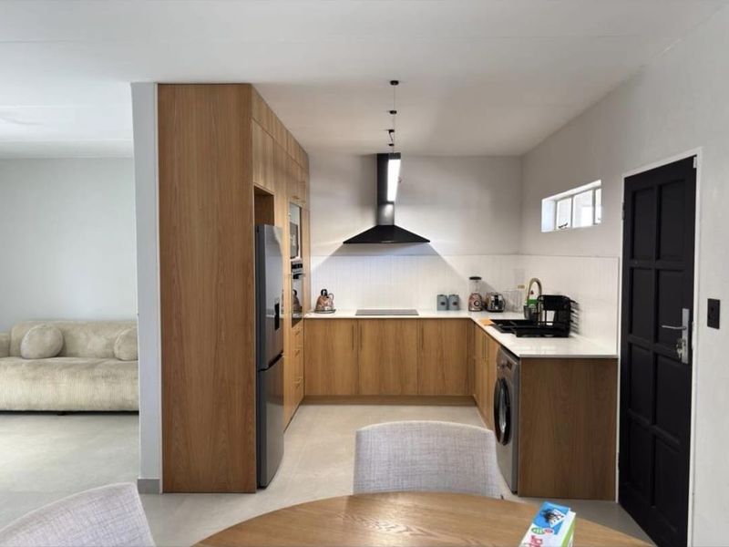Modern 2 Bedroom, 2 Bathroom Apartment to Rent in North Riding - Photo 2