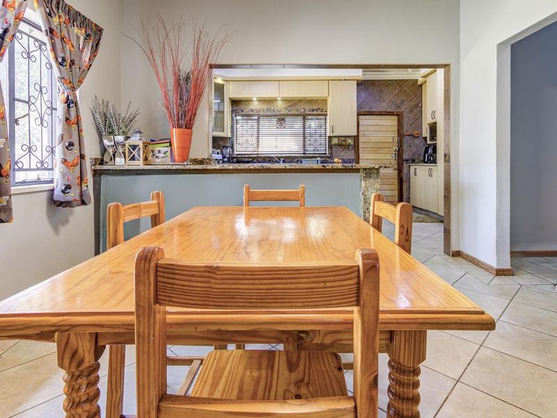 ATTRACTIVE FAMILY HOME ON 2556M2 STAND - Photo 8