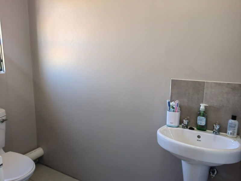 Clayville Ext 77 - R 1 150 000-Family home - Photo 10