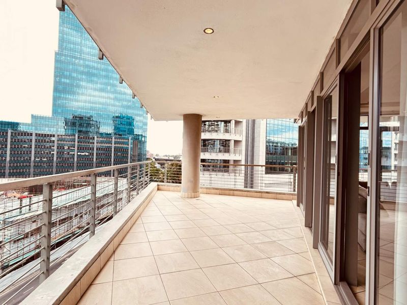 Where contemporary design meets the pulse of the city. - Photo 9