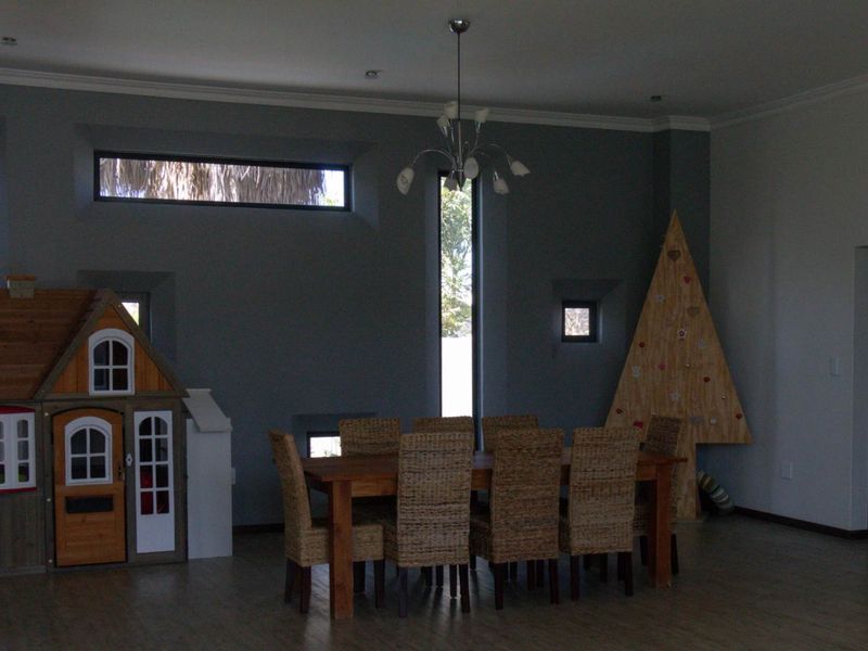 FOR SALE: SPACIOUS 5 BEDROOM FAMILY HOME WITH INDOOR & OUTDOOR BBQ IN OCEAN VIEW, SWAKOPMUND - Photo 6