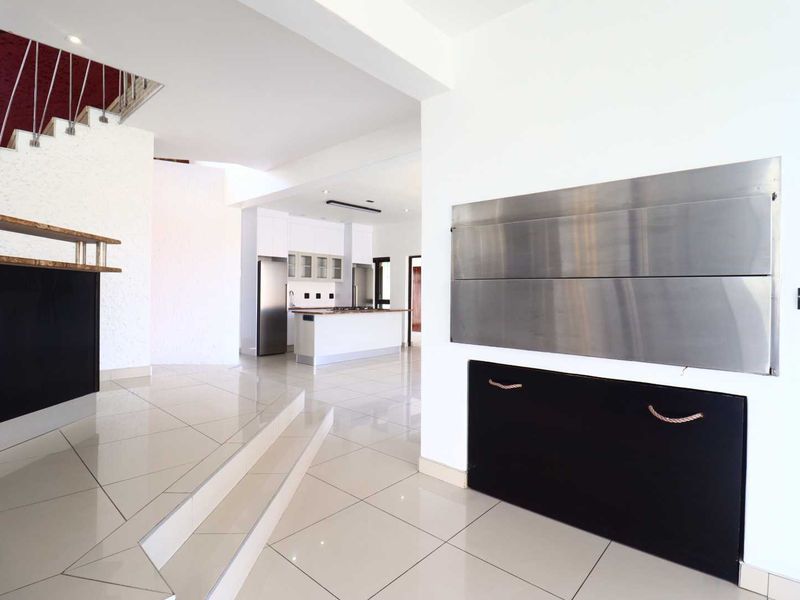 Dune View 4-Bedroom Luxury Home with 2 Flats for Sale, Swakopmund Kramersdorf - Photo 9