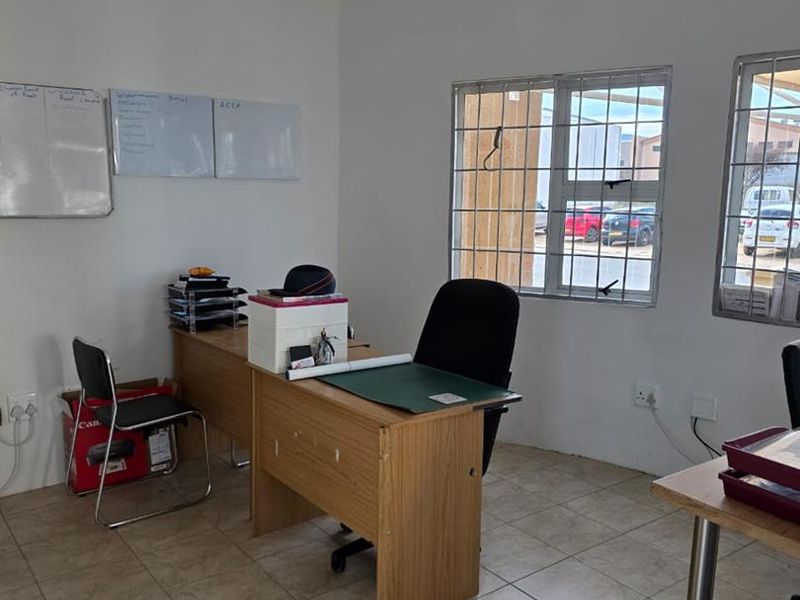 Warehouse with Office Space in Prosperita - Photo 2