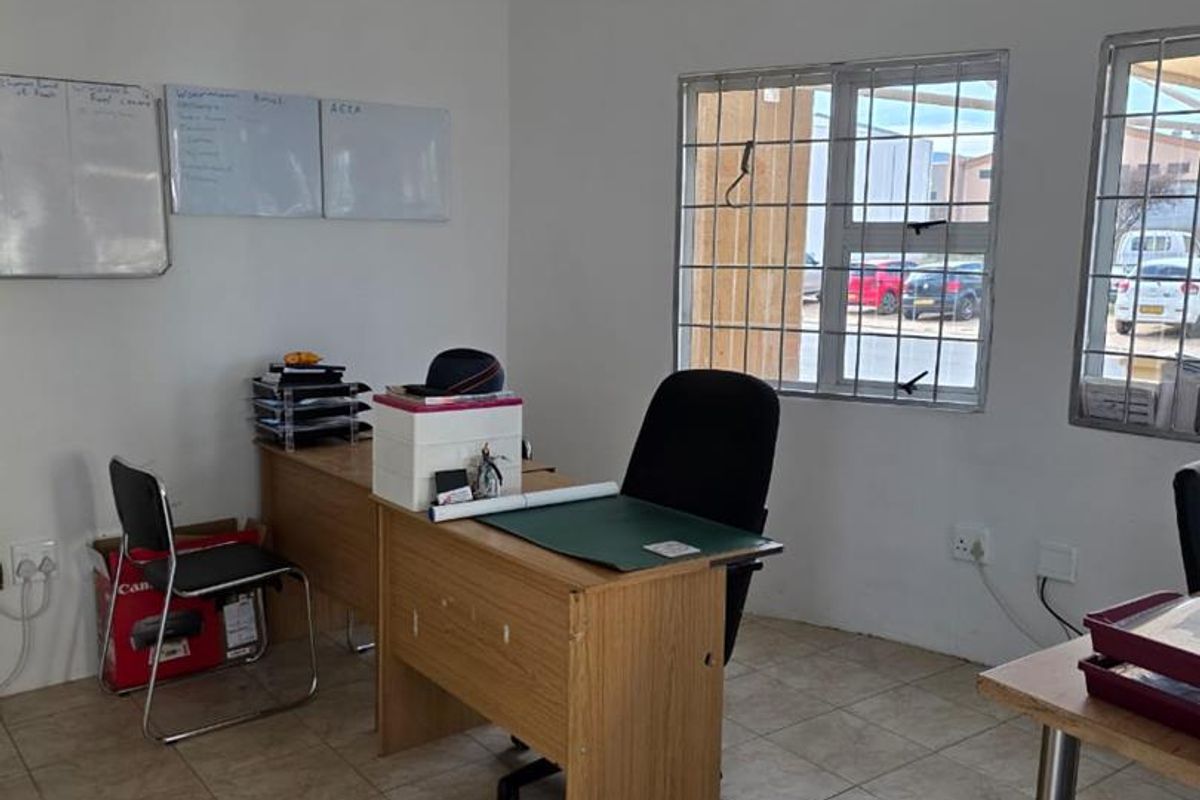 Warehouse with Office Space in Prosperita - Photo 2