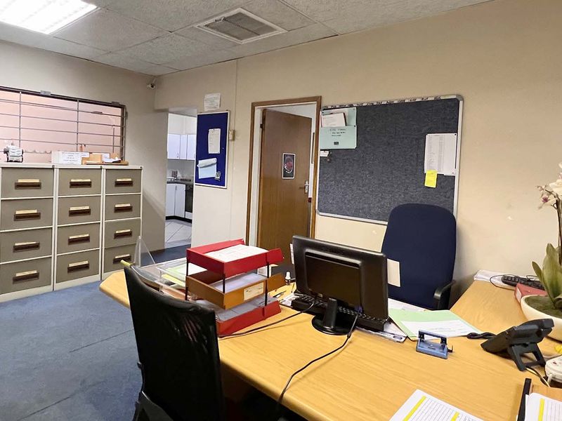 Warehouse / Factory / Offices For Sale – Redhill - Photo 7