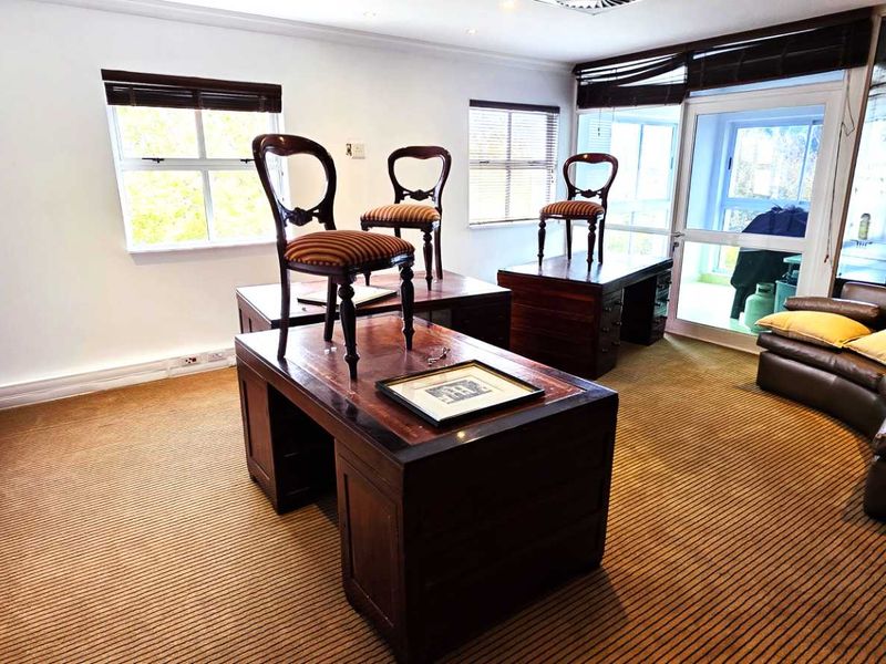 Stunning and Luxurious First Floor Office in Secure Estate - Photo 10