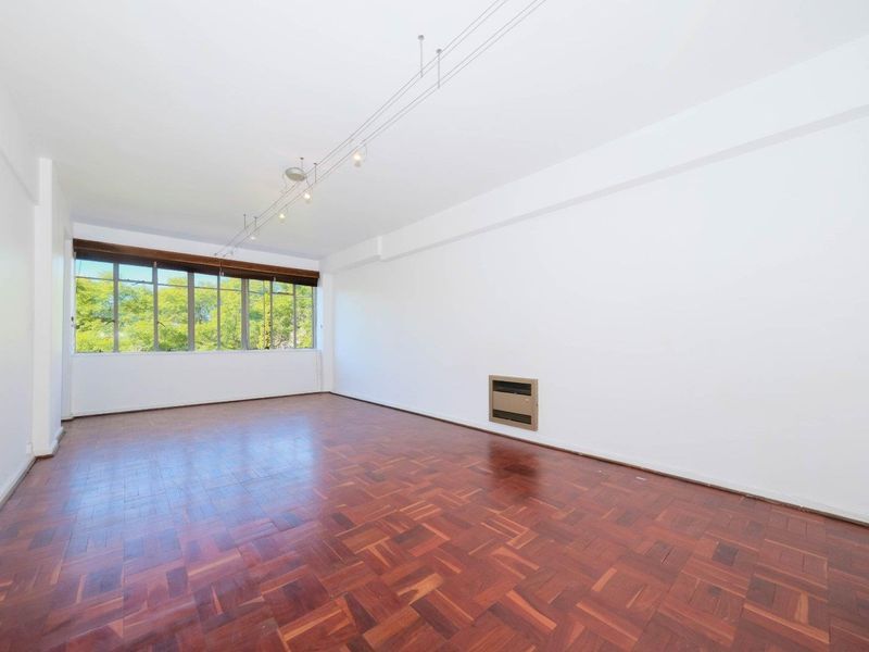 Heritage Complex Earls Court! Negotiable! - Photo 2
