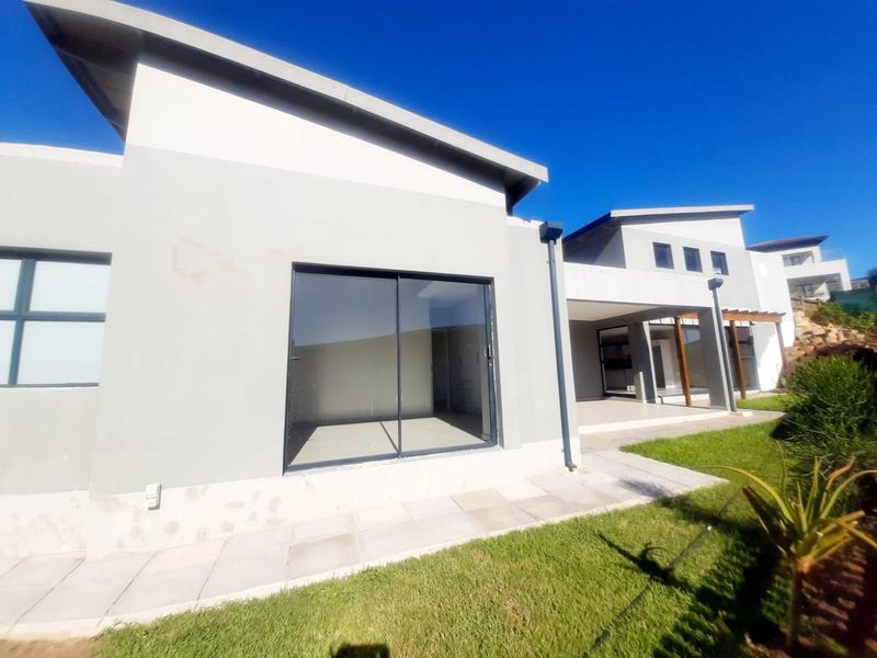 Beautiful Home For Rental in Palm Lakes Estate - Photo 2