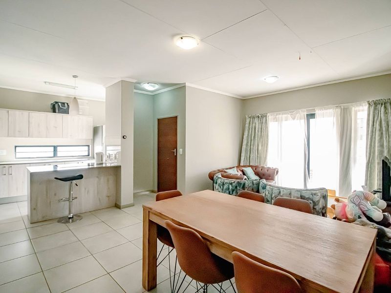 Three Bedroom home in Secure Estate - Photo 8