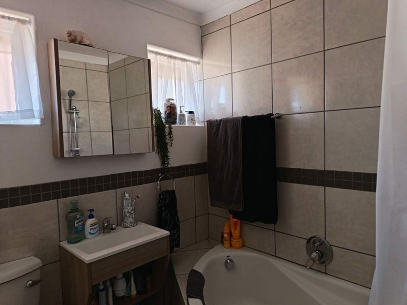 Comfortable Family Living in a Convenient Location - Photo 4