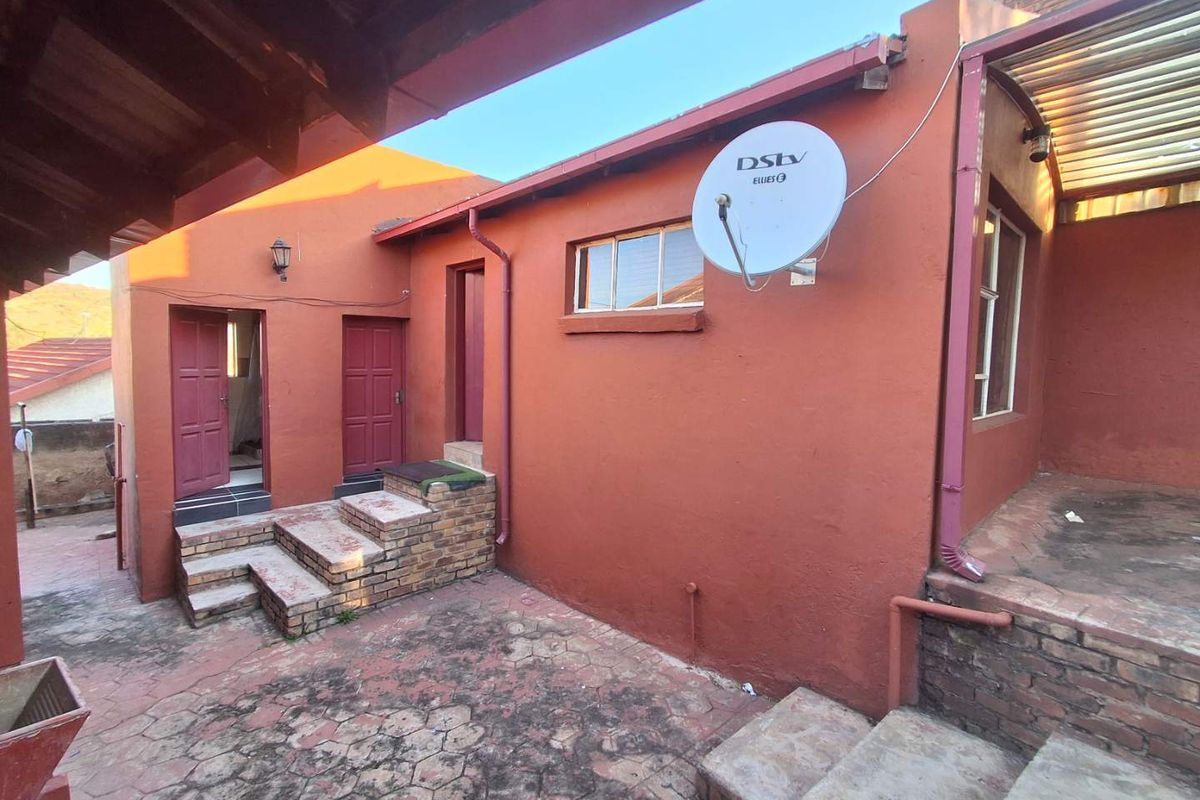 Three bedrooms house for sale in Atteridgeville - Photo 5