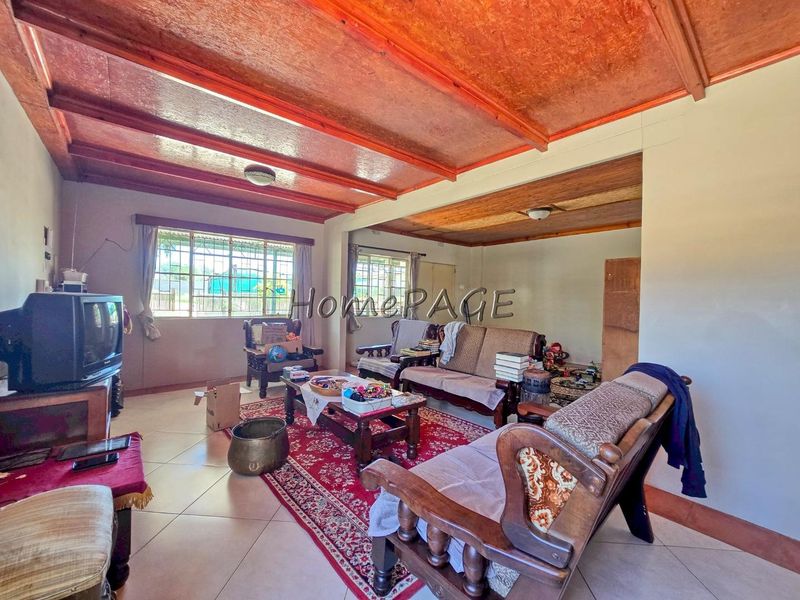 Omaruru:  3 Bedr Home with 4 x 2 Bedroom Flats for Sale - Photo 10