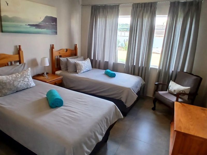 Beautiful 3-bedroom property with 2 flatlets with lots of possibilities - Photo 5