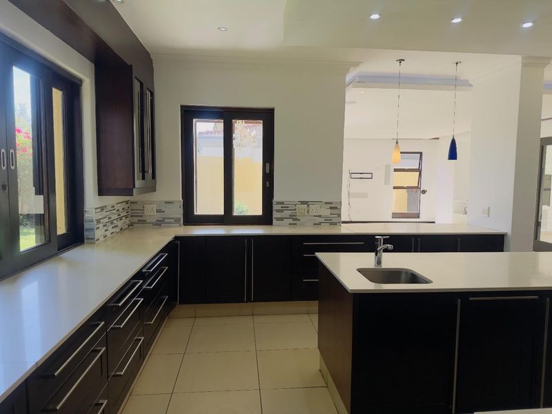 5 Bedroom House for Sale in Blue Valley Golf Estate - Photo 8