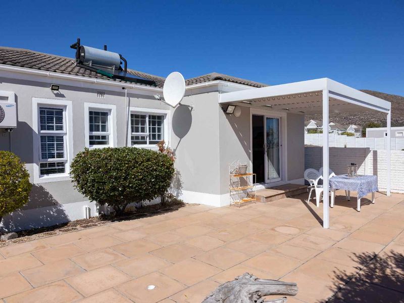 Charming, Secure Living in a Prime Location! - Photo 3