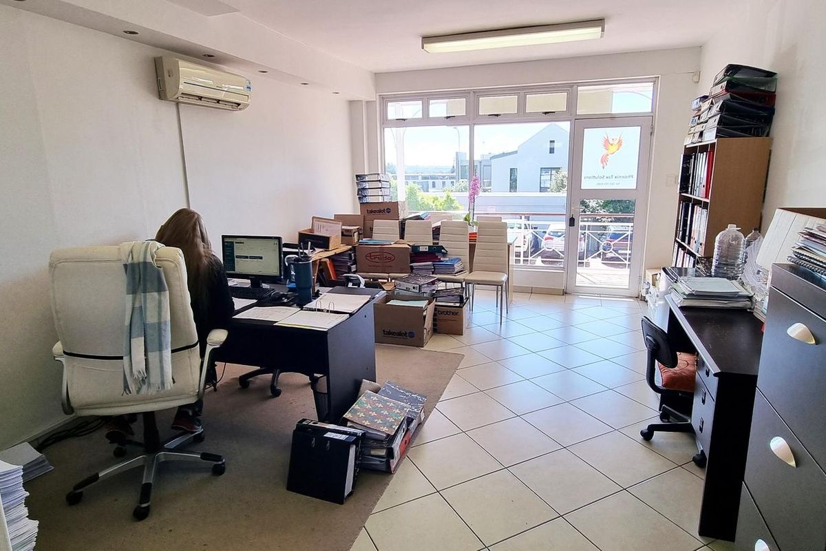 Stunning Ground Floor Office in Westlake with Excellent Exposure - Photo 5