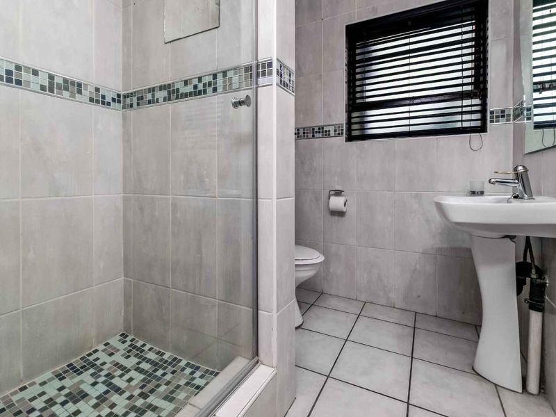 3 BEDROOM LOFT APARTNENT FOR SALE IN MORNINGSIDE!! - Photo 9