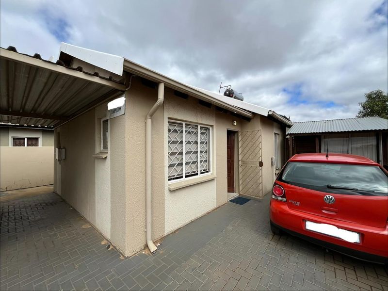 Modern 2 Bedroom Home in Secure Windmill Park Estate - Photo 2