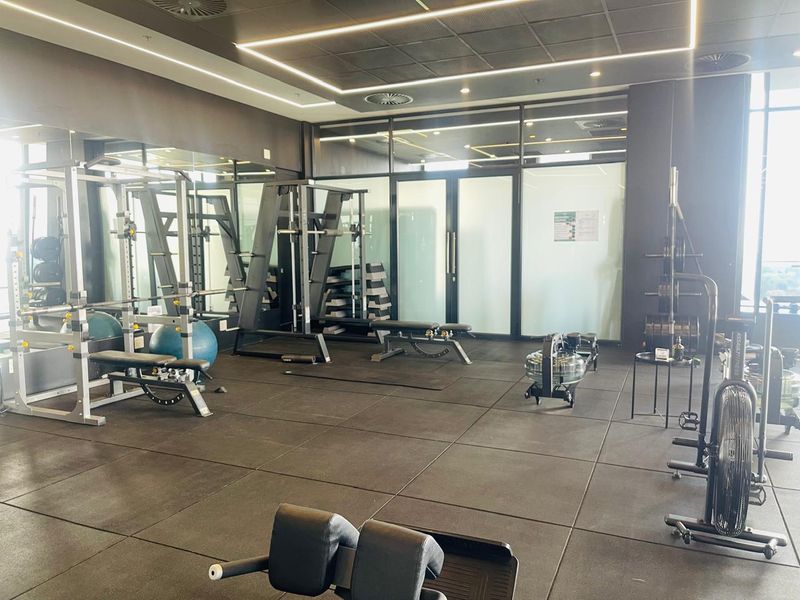 3 Bed Unfurnished Apartment in Illovo - Photo 5