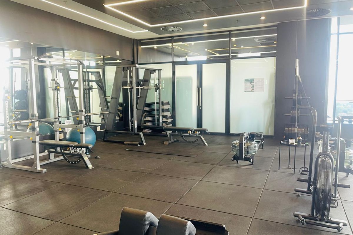 3 Bed Unfurnished Apartment in Illovo - Photo 5