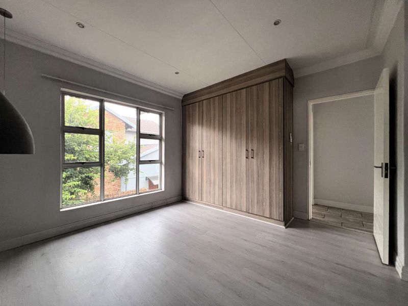 Cul-de-Sac Serenity: Modern Design Meets Family-Friendly Comfort! - Photo 10