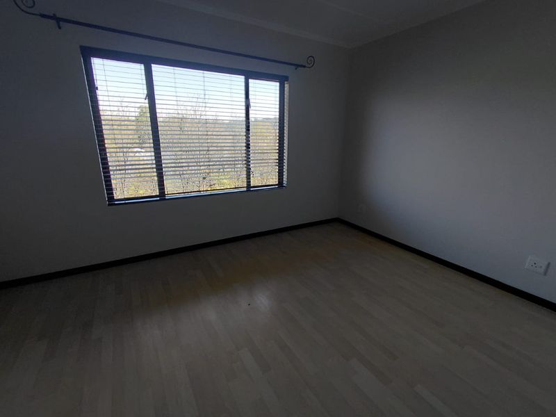 Spacious Loft Apartment with Spectacular Views in The Kanyin Estate - Photo 9