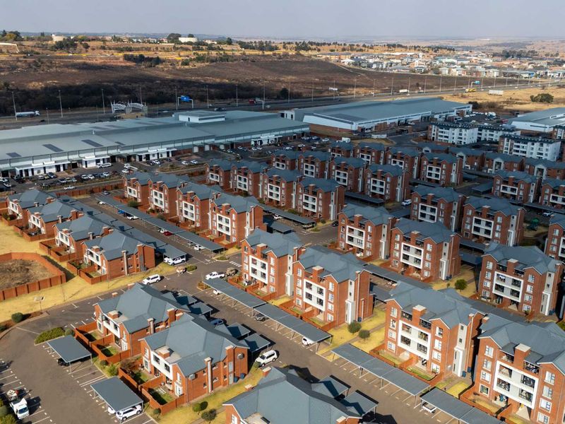 Charming Ground-Floor 3-Bedroom Unit with Private Garden in Irene - Photo 8