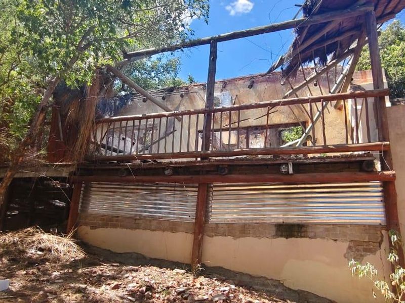 "DIY Enthusiasts: Rebuild in a Serene Greenbelt Setting!" - Photo 2