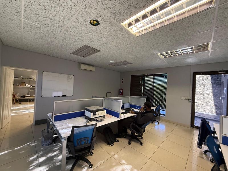 Office in Windhoek Central - Photo 2