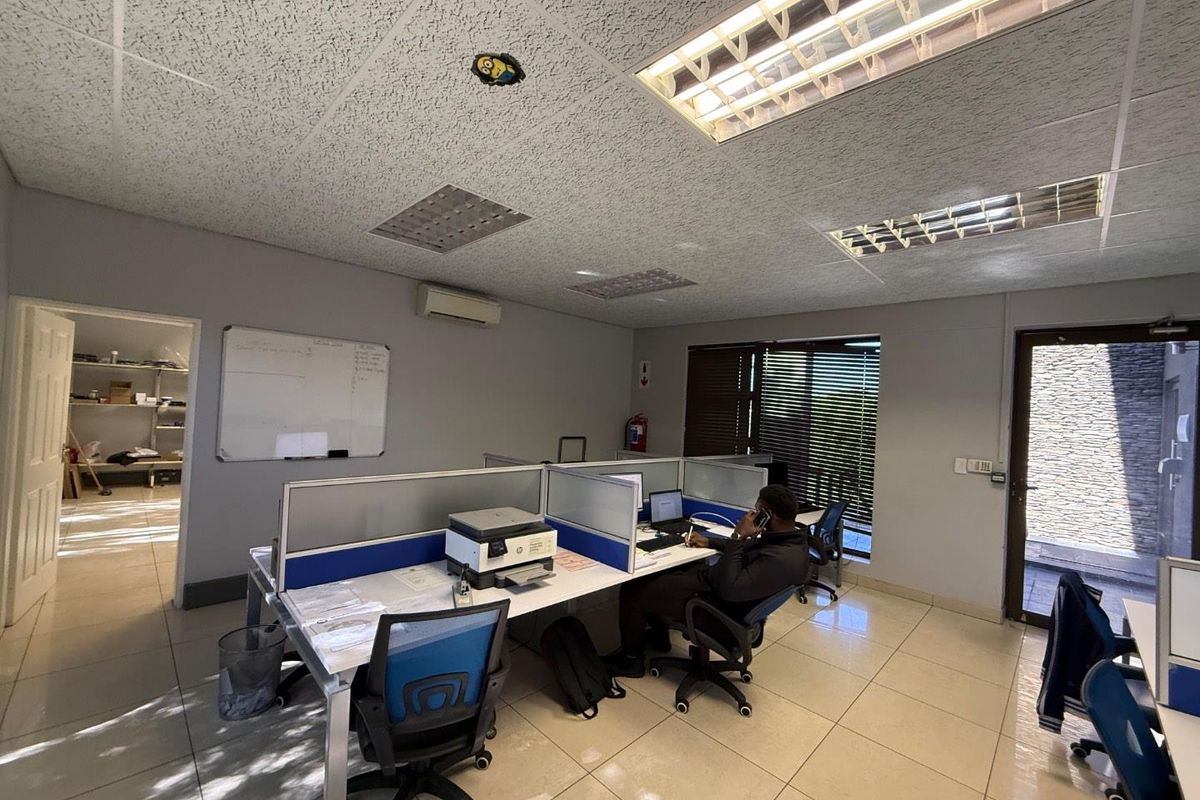Office in Windhoek Central - Photo 2