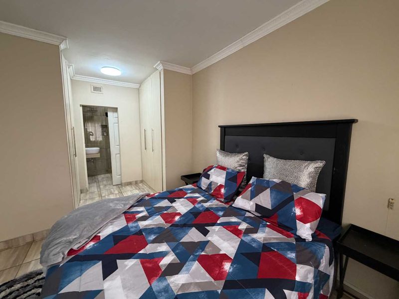 Hendra - Spacious Family Home in Prime La Lucia Location - Photo 8