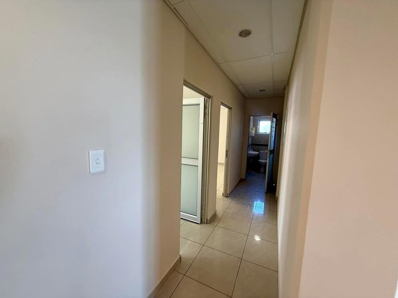 Office TO LET in Eros - Photo 4
