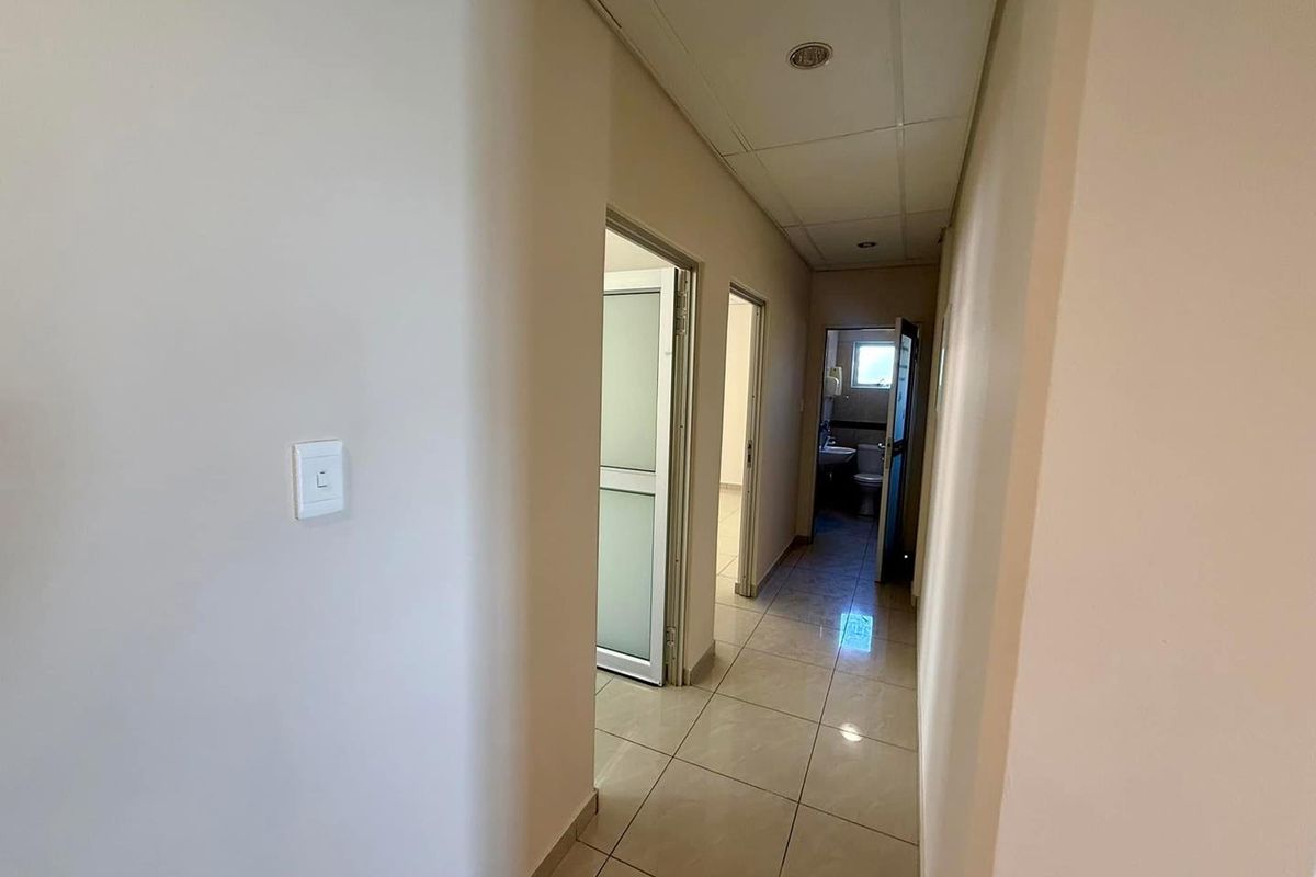 Office TO LET in Eros - Photo 4