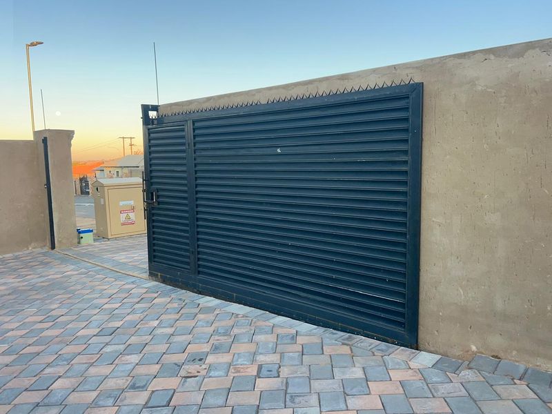 Clayville Ext 45 - R1 350 000 Family Home - Photo 5