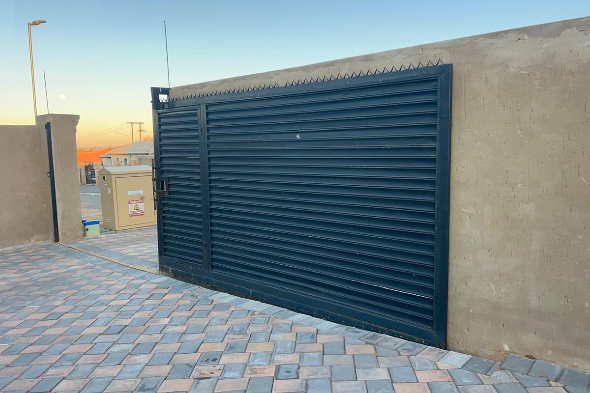 Clayville Ext 45 - R1 350 000 Family Home - Photo 5