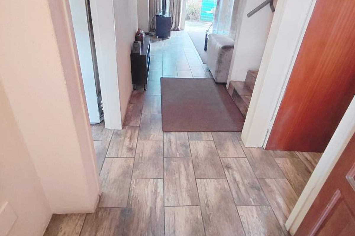 Entertain & Unwind: 2-Bedroom with a Private Garden - Photo 4