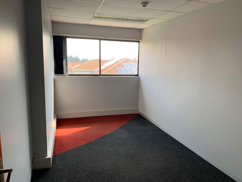 325.9m2 Second Floor Office To Let | Pinewood Office Park, Woodmead - Photo 7