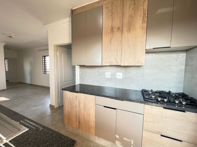 A lovely 2 bedroom 1 bath apartment to rent at Moagi estate Vosloorus Ext 24. - Photo 3