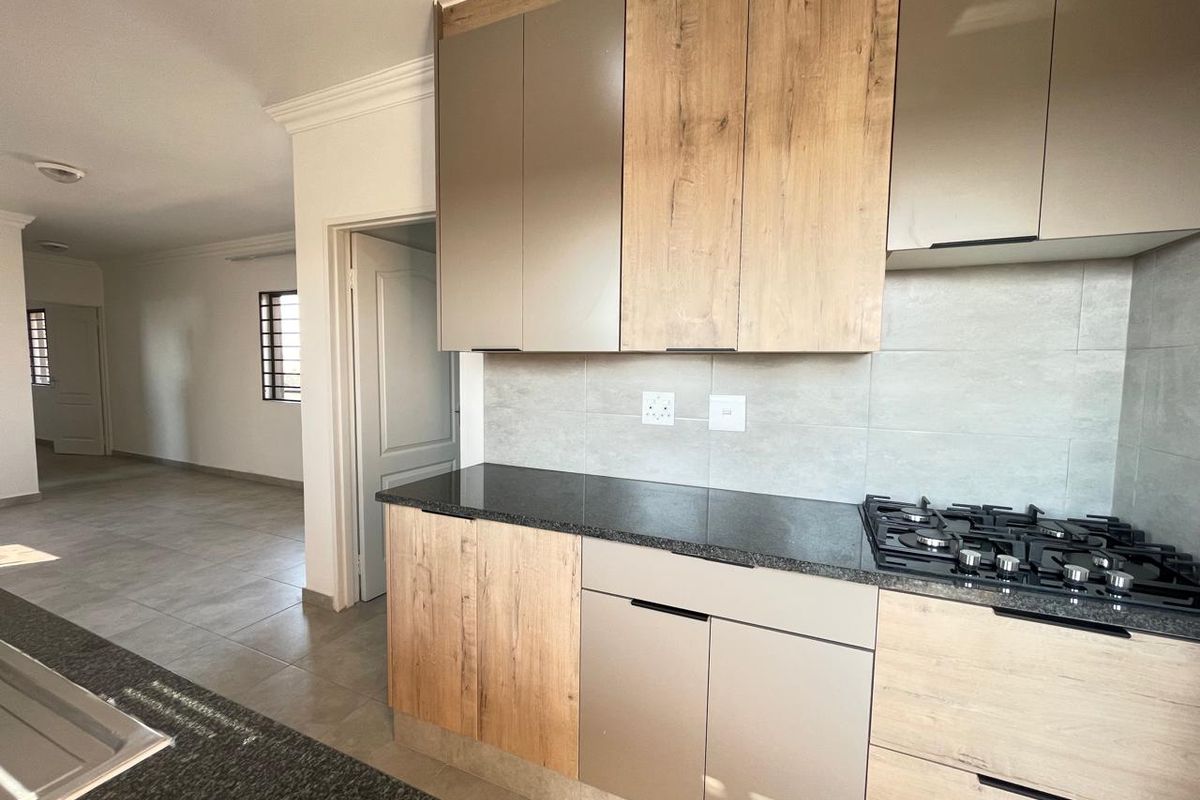 A lovely 2 bedroom 1 bath apartment to rent at Moagi estate Vosloorus Ext 24. - Photo 3