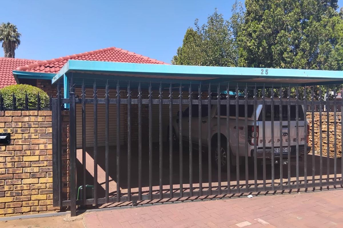 BEAUTIFUL , AIRY , AN ENTERTAINERS PARADISE - Photo 3