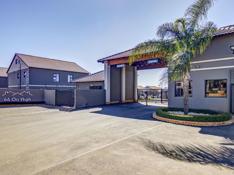 MODERN GROUND FLOOR UNIT with ENERGY SAVING FEATURES and PET FRIENDLY TOO! - Photo 1