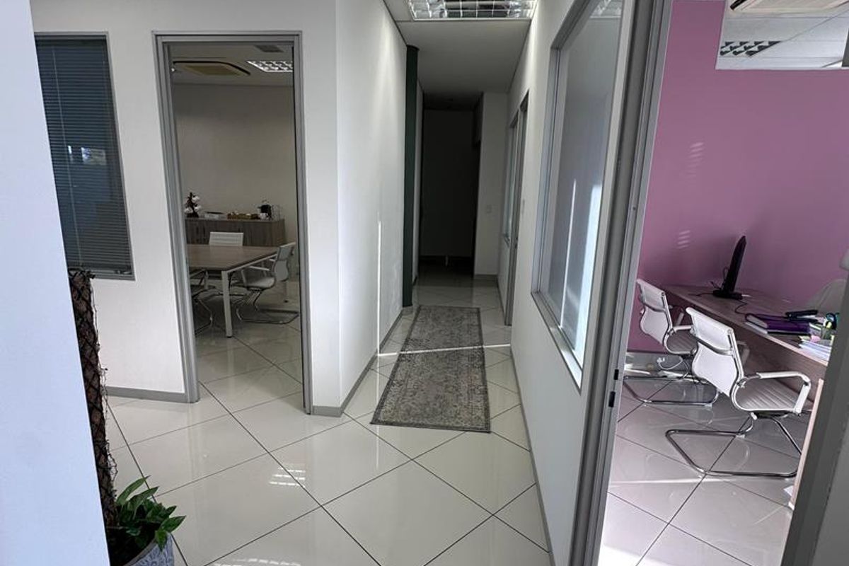 Office in Southern Industrial - Photo 5