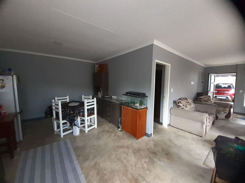 Family home with 2 x one bedroom flats - Photo 7